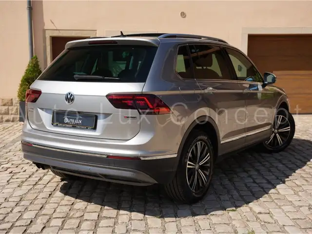 Volkswagen Tiguan view 3