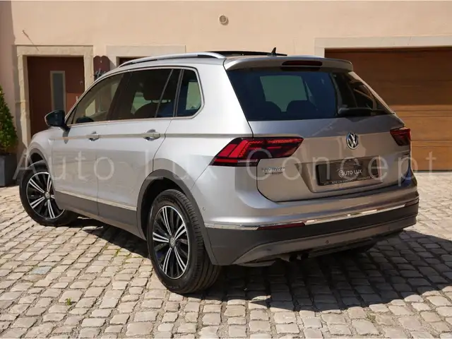 Volkswagen Tiguan view 4