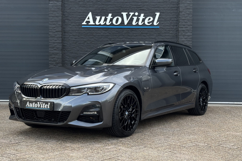 BMW 330 3-serie Touring 330e M Sport | Head-up | Sportlede