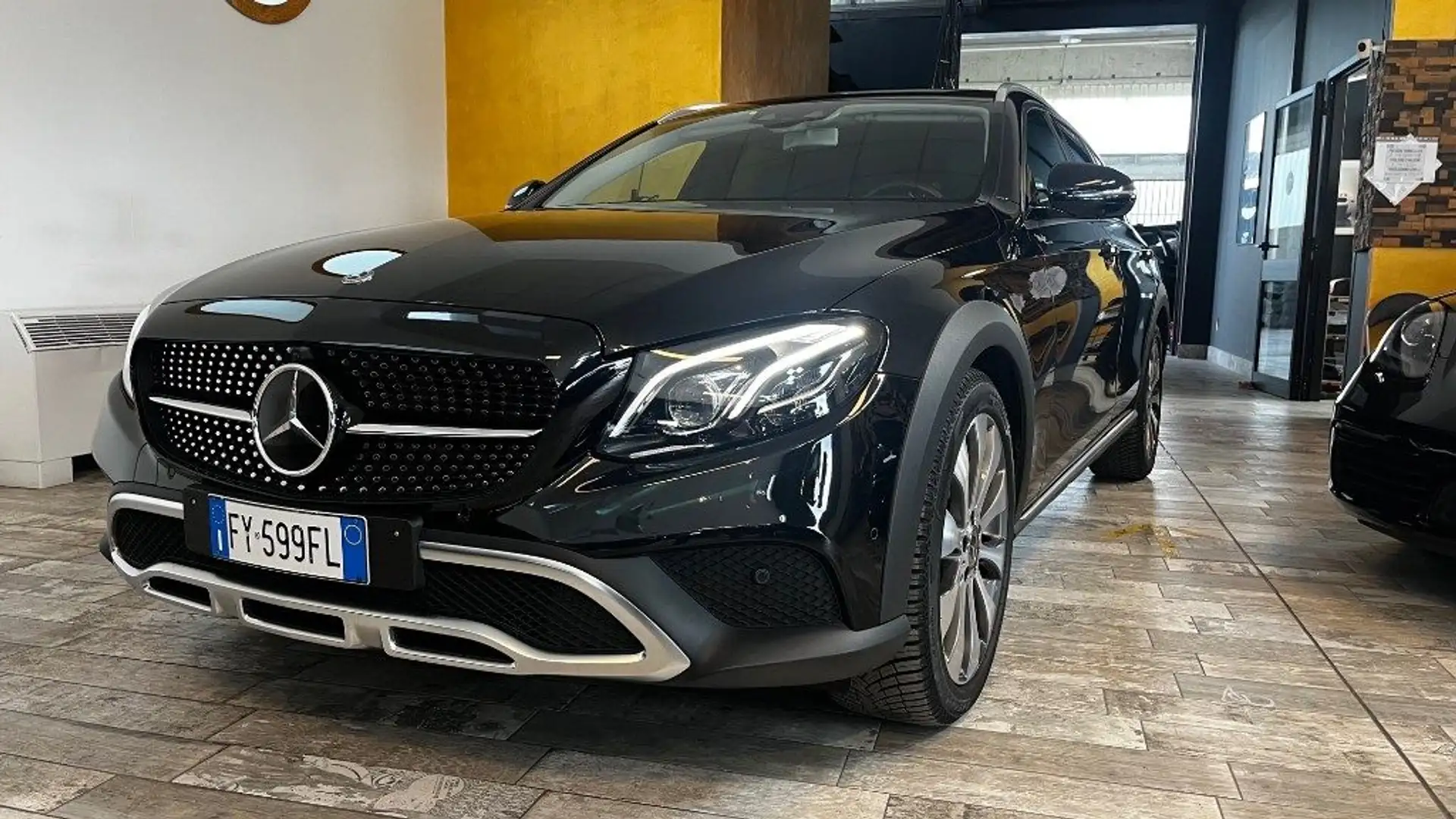 Mercedes-Benz E 220 d S.W. 4Matic Auto Premium Plus All-Terrain Nero - 2