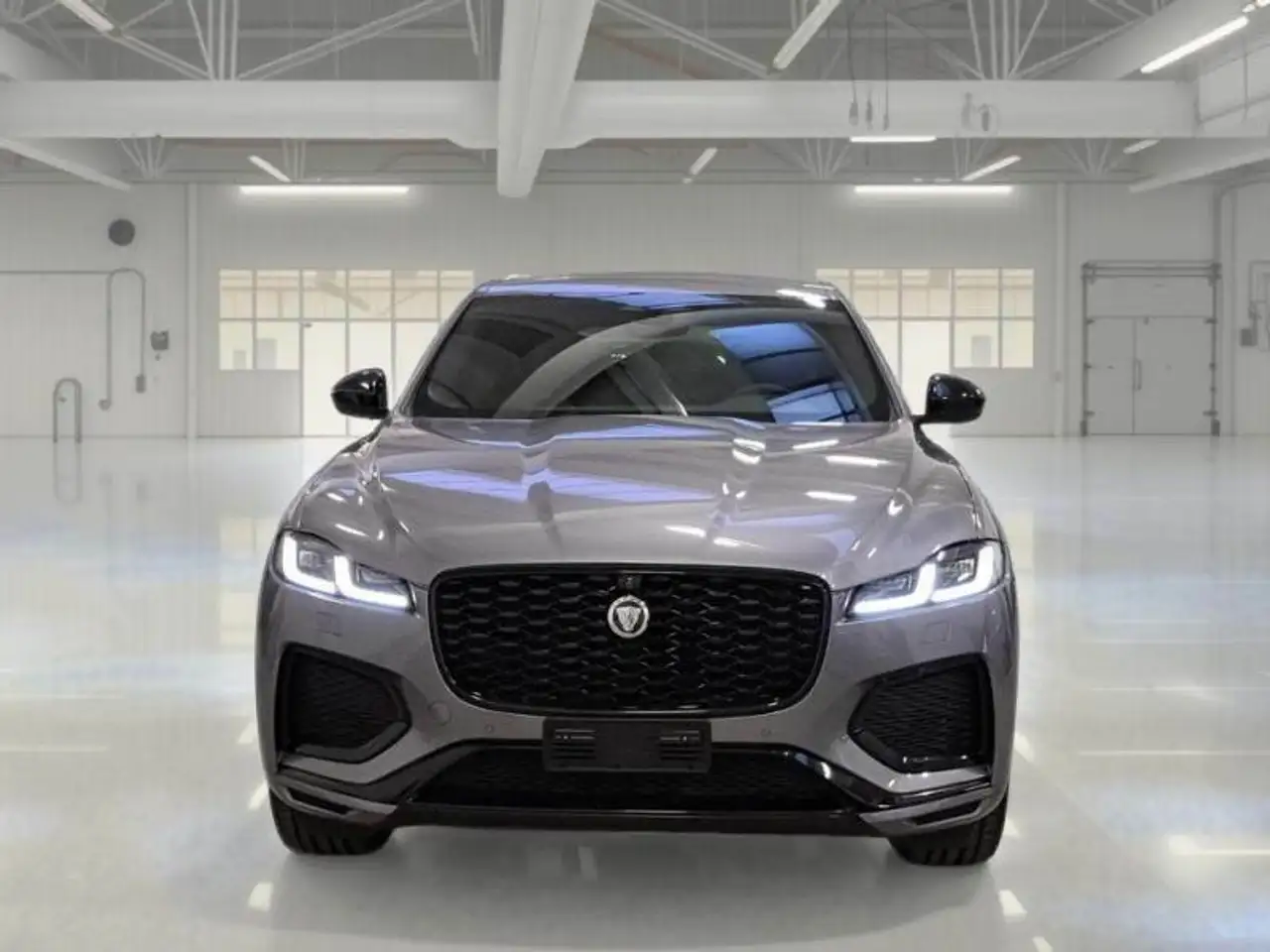 Jaguar F-Pace 2.0D D204 MHEV R-DYNAMIC HSE 90TH ANNIVERSARY EDITION AUTO 4WD SUV, миниатюра 2
