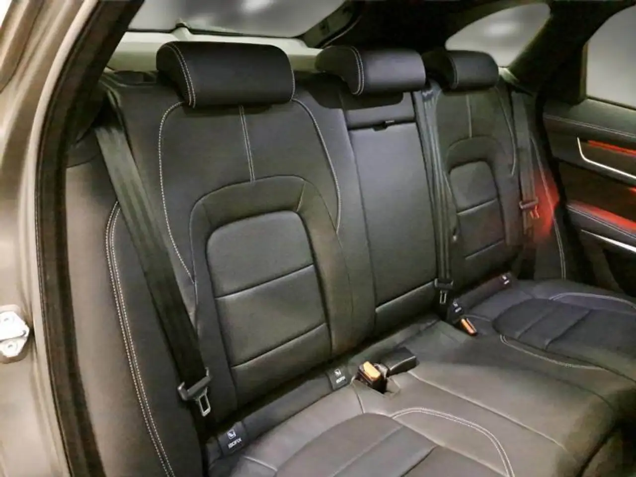 Jaguar F-Pace 2.0D D204 MHEV R-DYNAMIC HSE 90TH ANNIVERSARY EDITION AUTO 4WD SUV, миниатюра 11