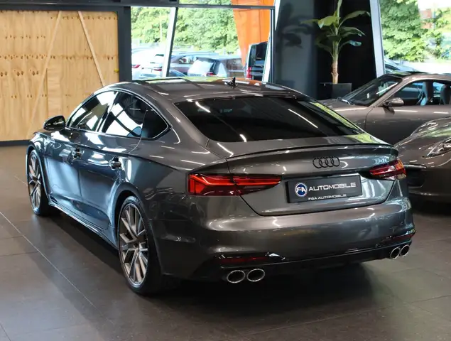 Audi S5 view 4