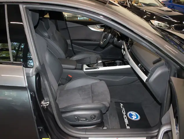 Audi S5 view 9