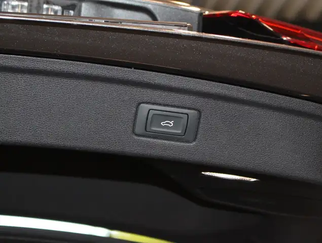 Audi S5 view 8