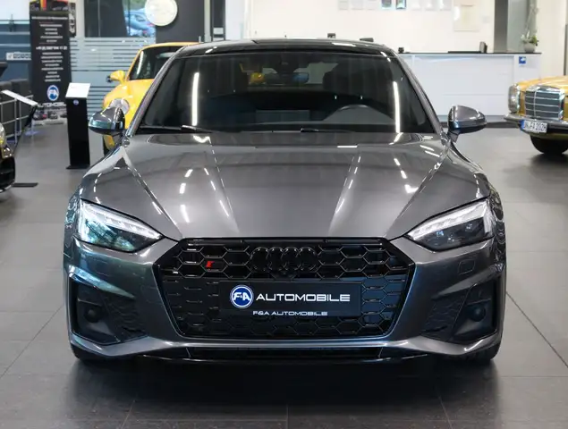 Audi S5 view 3
