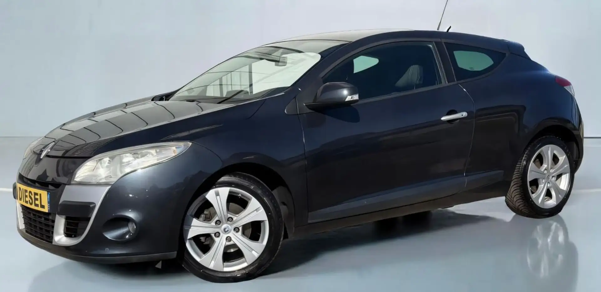 Renault Megane III 1.5 dCi 110 FAP eco2 Carminat TomTom Euro 5 (6 Gris - 1