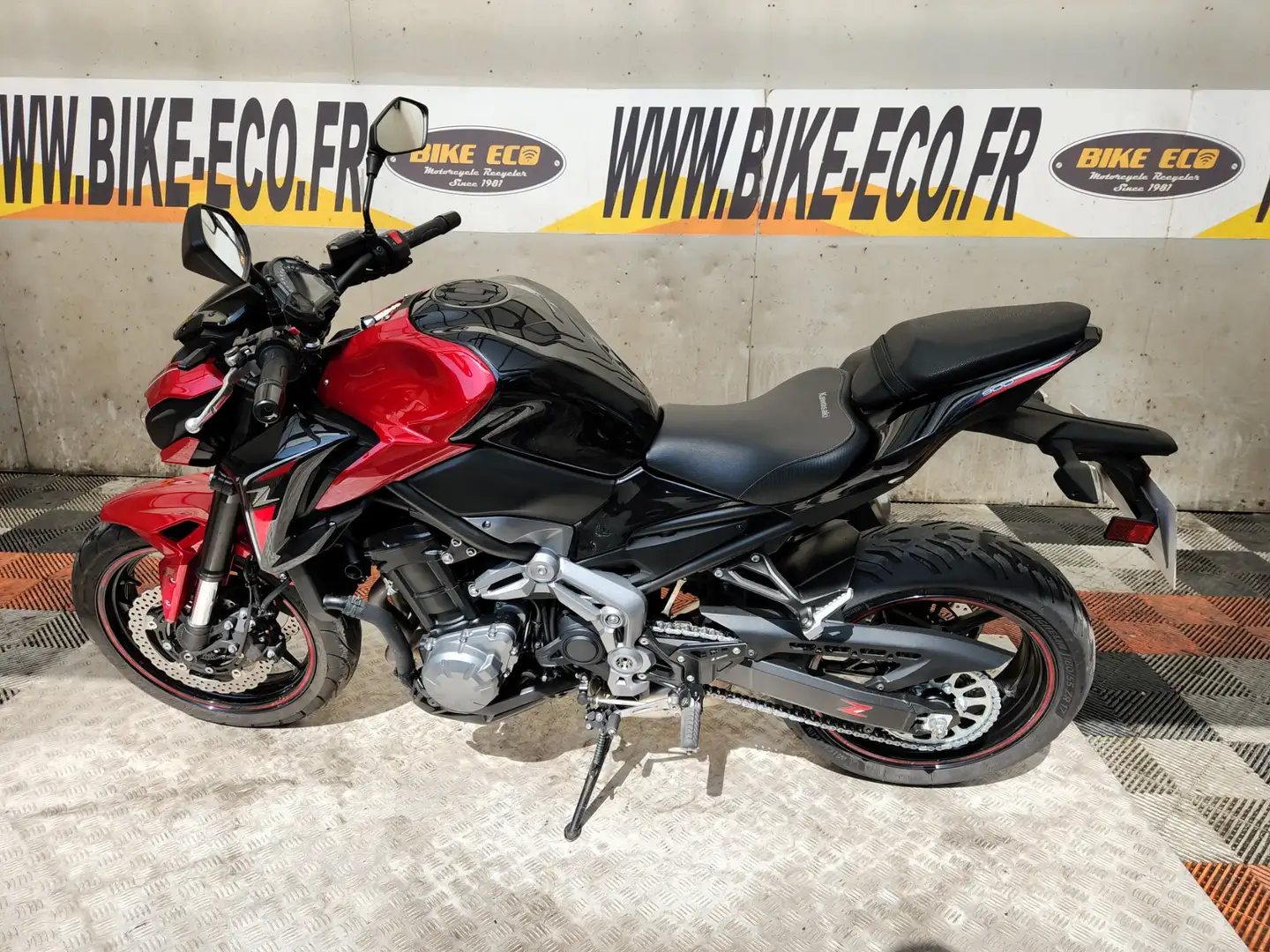 Kawasaki Z 900 Rouge - 2