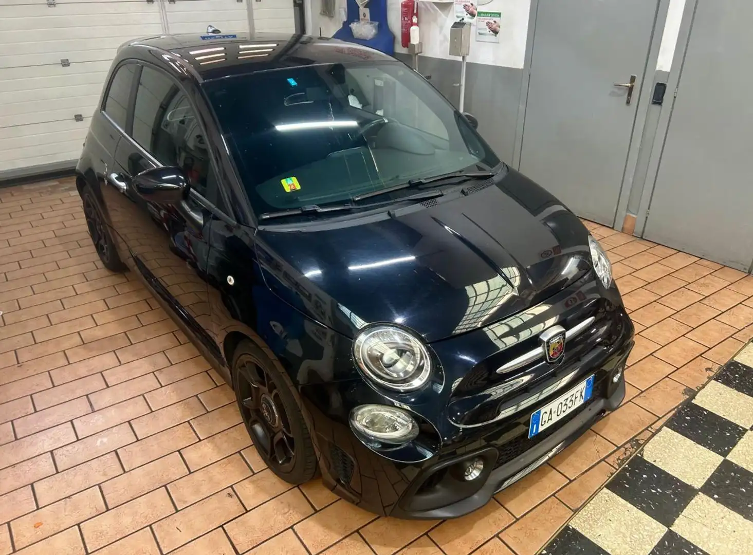 Abarth 595 1.4 Turbo T-Jet 165 CV Turismo 70°Anniversario Noir - 1