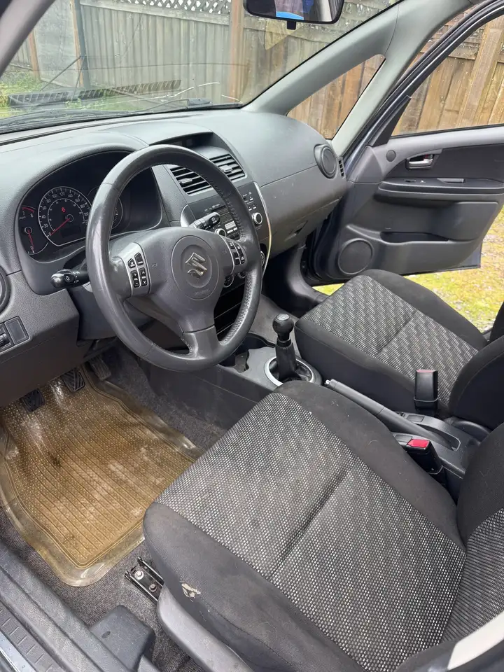 Suzuki SX4 снимка Suzuki SX4