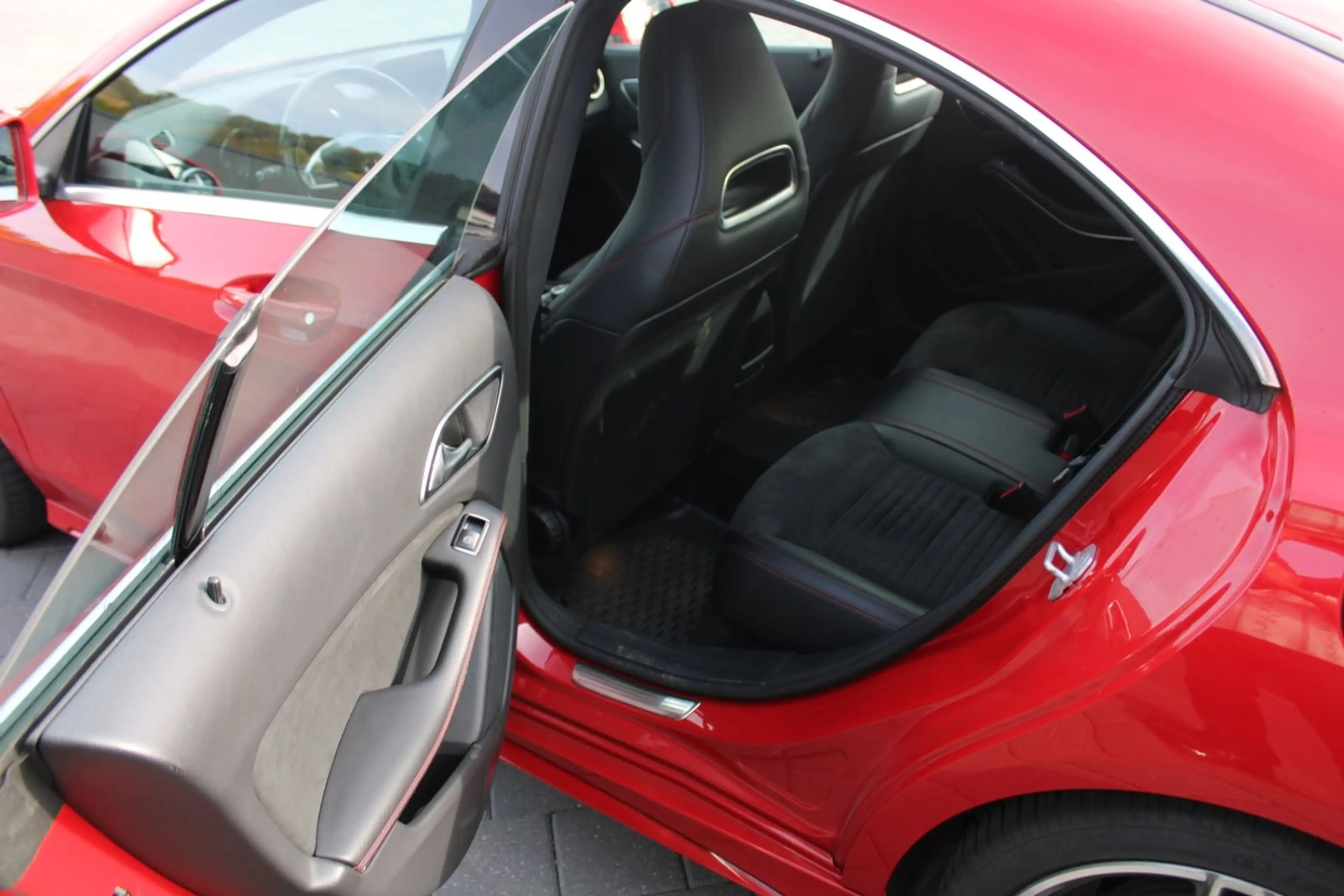 Mercedes-Benz CLA 220 d 4Matic *AMG LINE* — photo 14