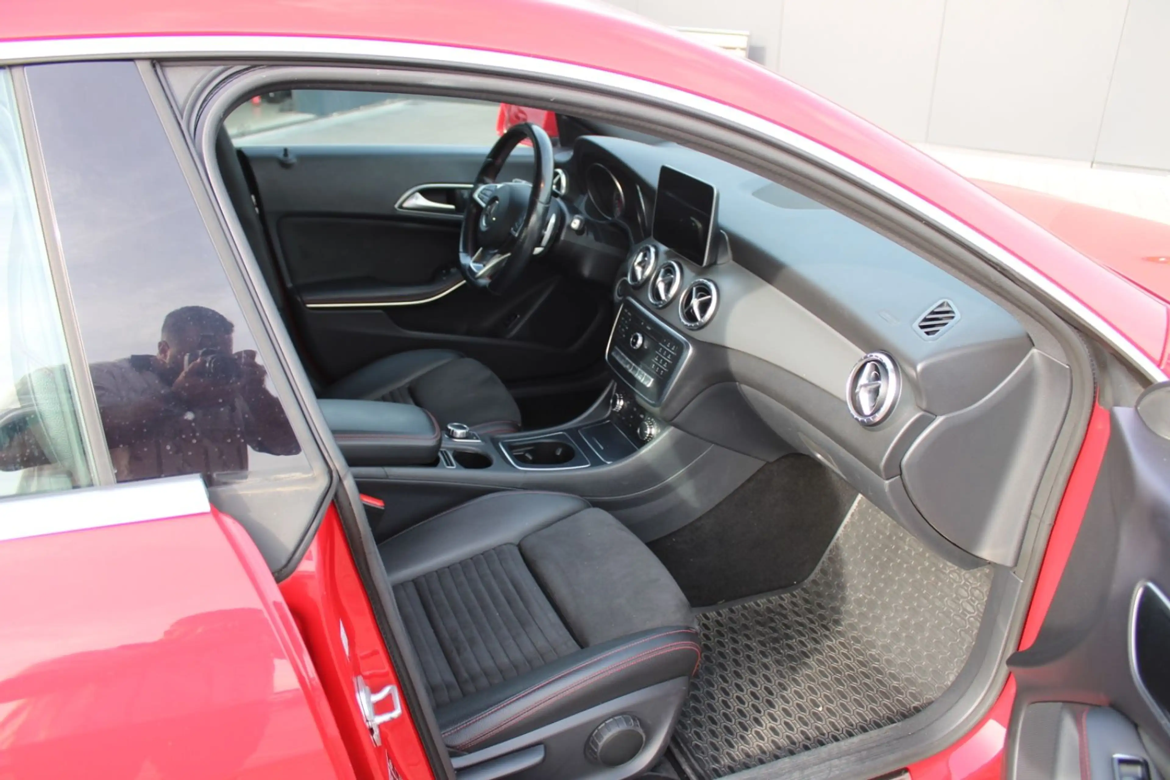 Mercedes-Benz CLA 220 d 4Matic *AMG LINE* — photo 12