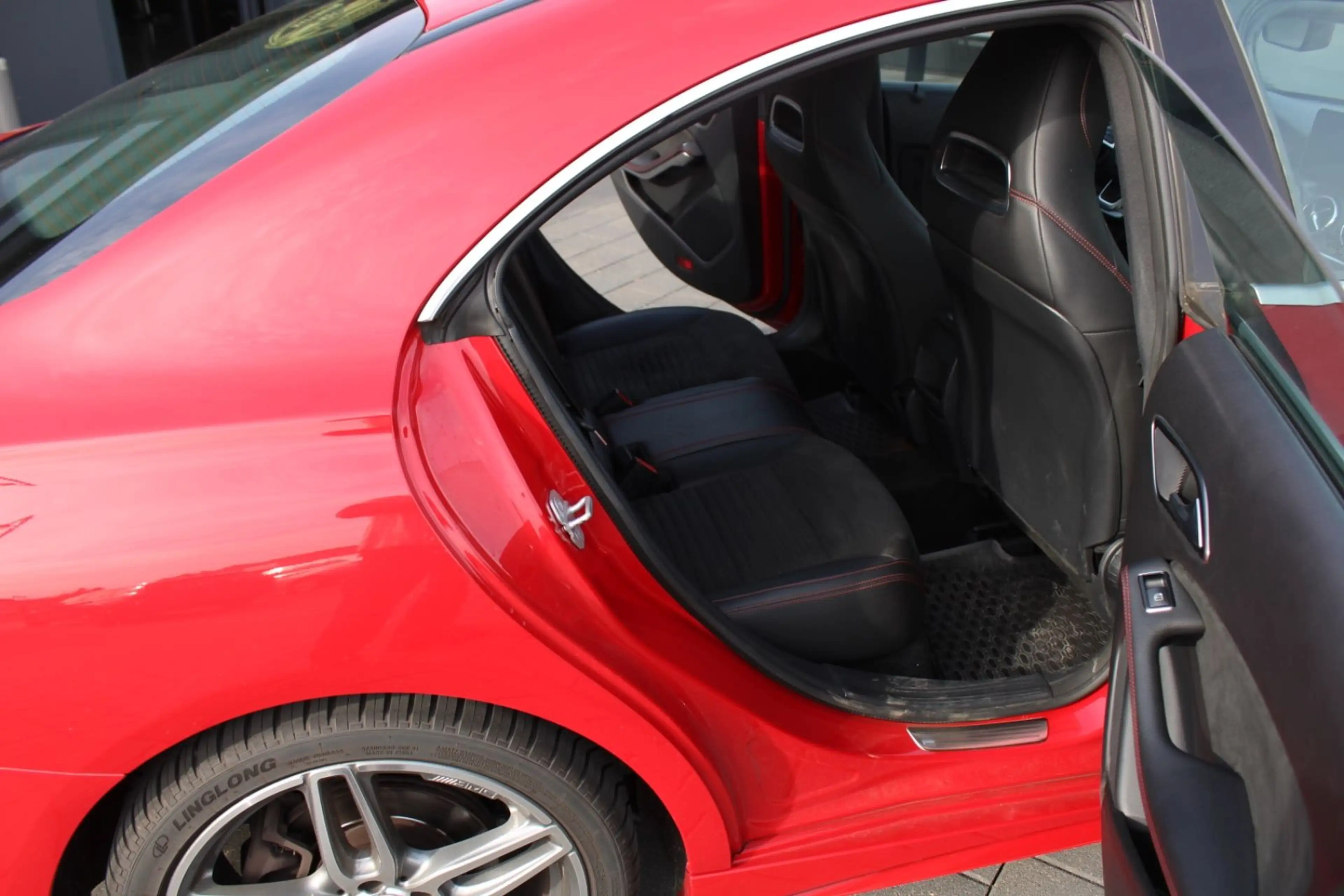 Mercedes-Benz CLA 220 d 4Matic *AMG LINE* — photo 13