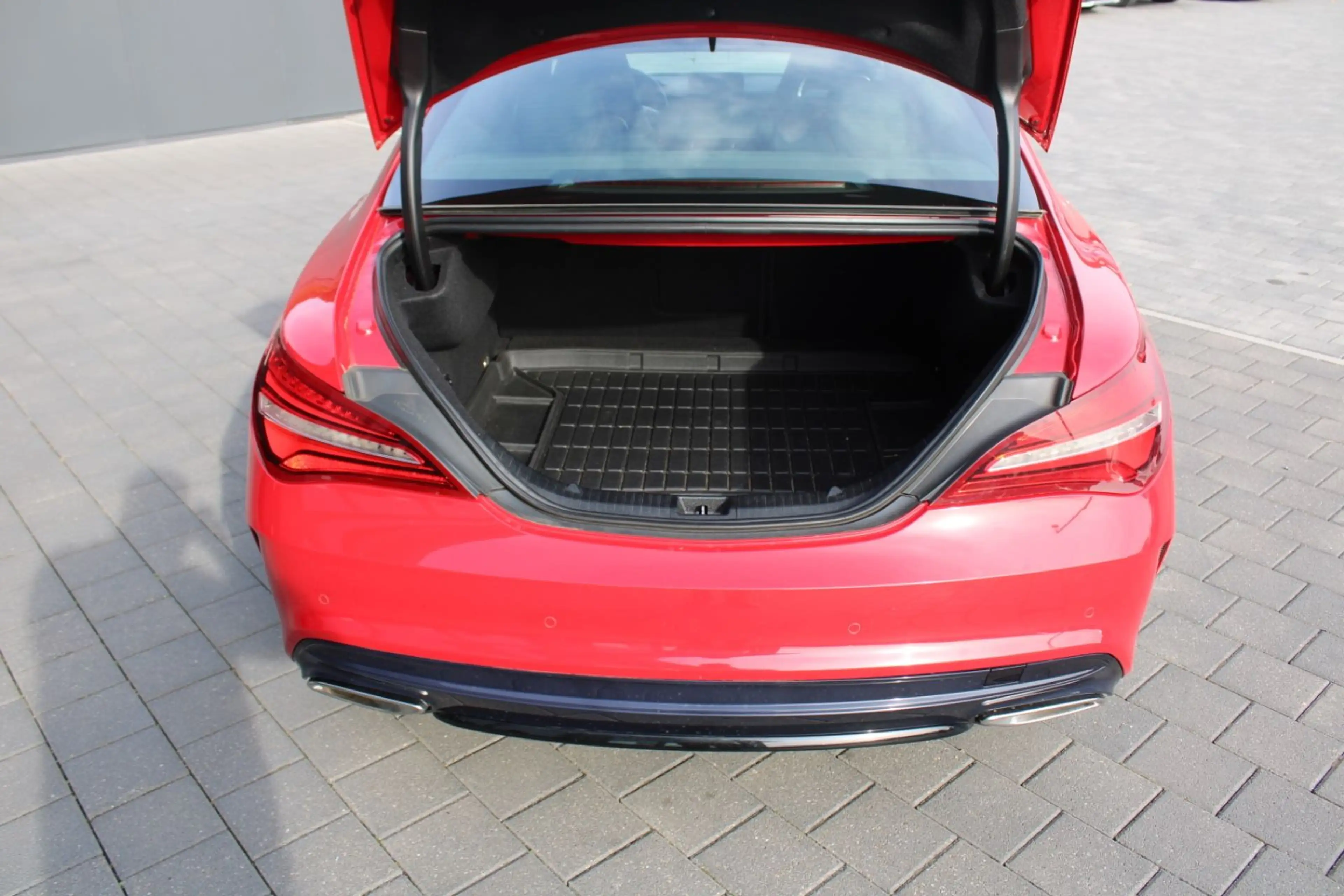 Mercedes-Benz CLA 220 d 4Matic *AMG LINE* — photo 11