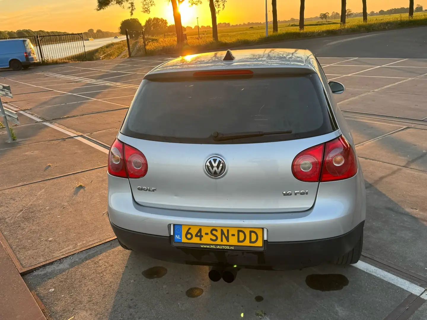 Volkswagen Golf Golf 1.6 FSI Comfortline Grijs - 2