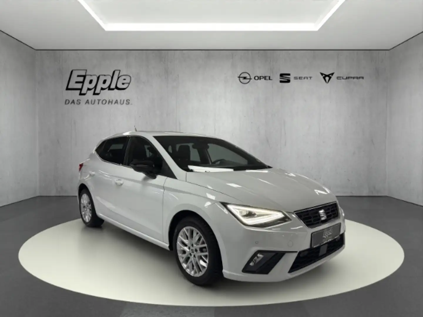 SEAT Ibiza FR Navi LED ACC PDC v+h Kamera SHZ Weiß - 1