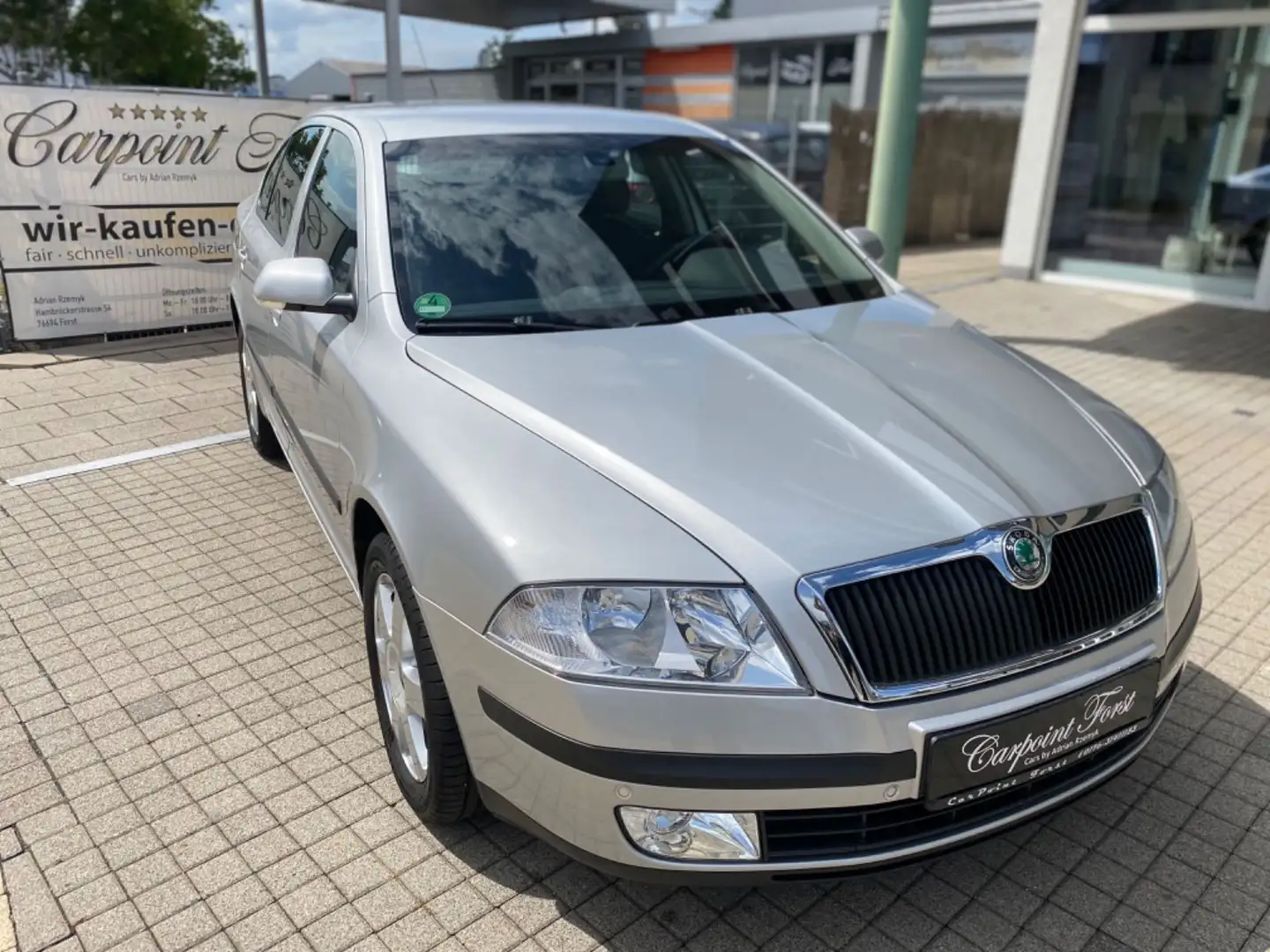 Skoda Octavia 1.6 Lim. Elegance, 1.Hand, Automatik,uvm Zilver - 2