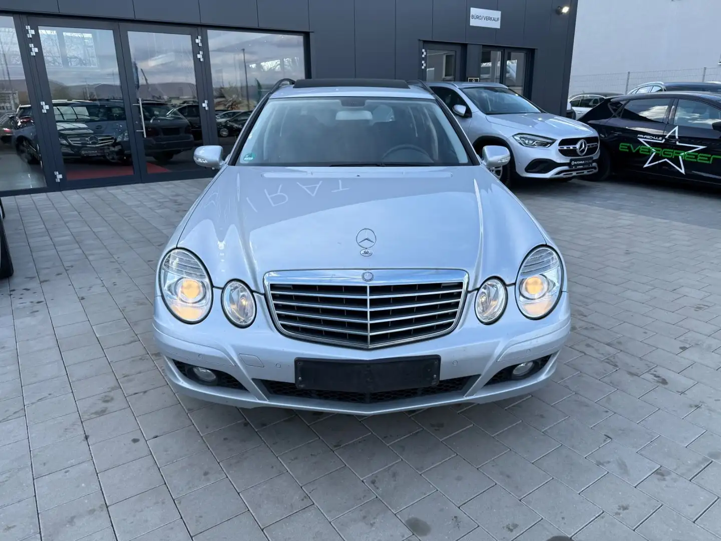 Mercedes-Benz E 200 T Kompr. 2-Hand/Automatik/NaviComand/AHK Argent - 2