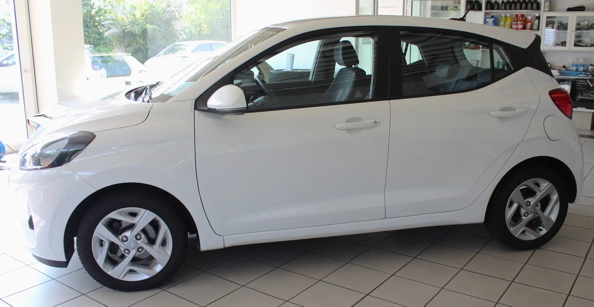 Hyundai i10 Trend, SHZ, Allwetter, Tempomat, 1.Hd. Weiß - 1
