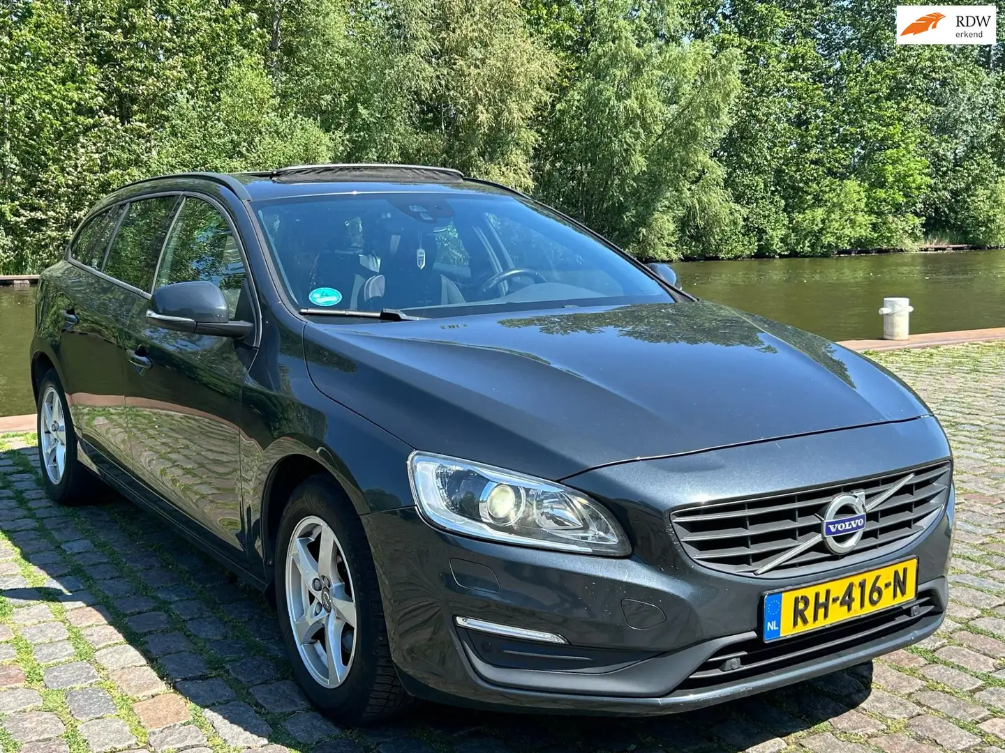 Volvo V60 2.0 D3 Ocean Race Automaat airco cruis control cv Šedá - 1