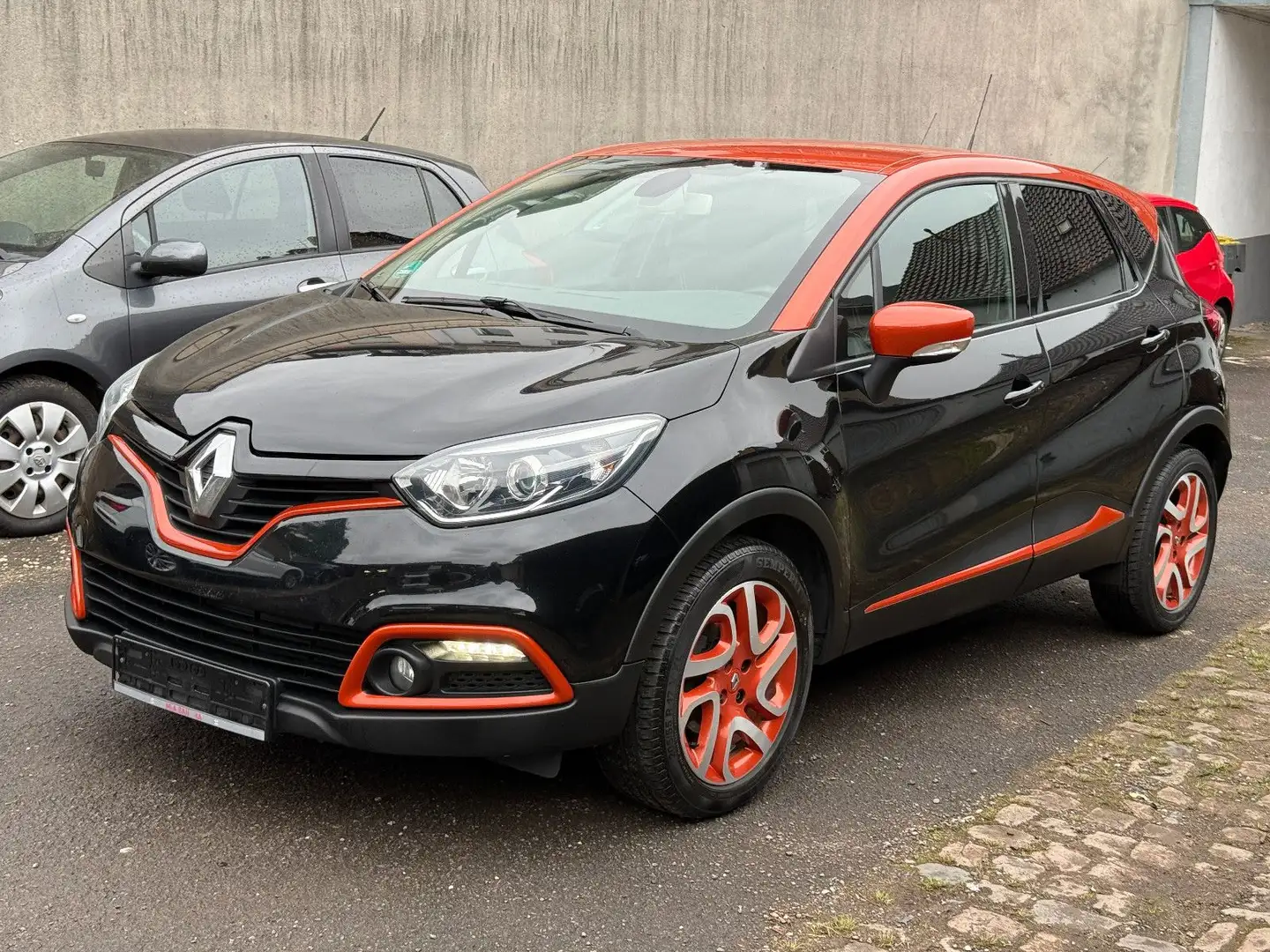 Renault Captur 1.5 dCi Luxe *Automatik/1.Hd/Navi/Kamera* Schwarz - 1