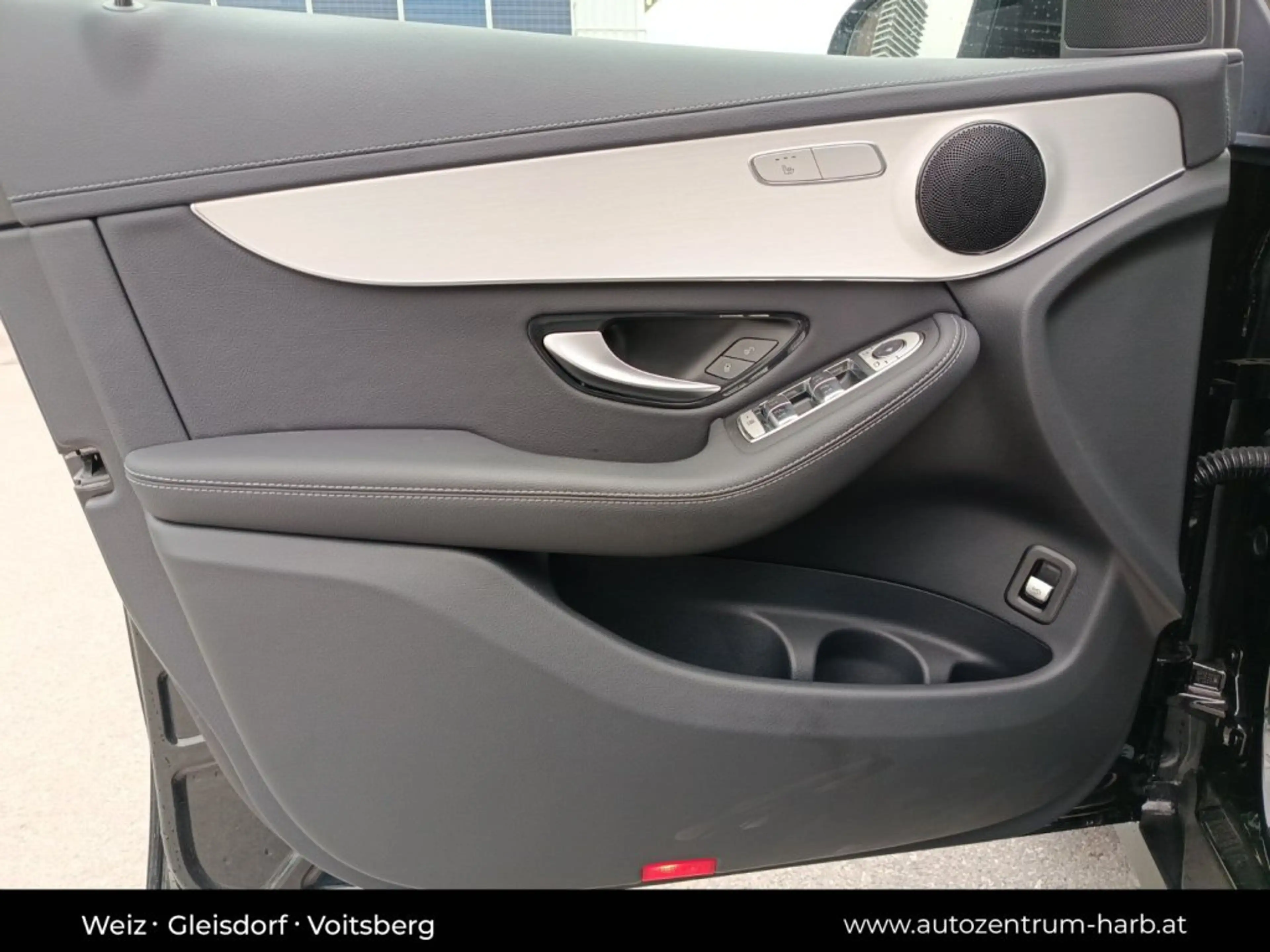 Mercedes-Benz GLC 300 de 4matic — photo 28