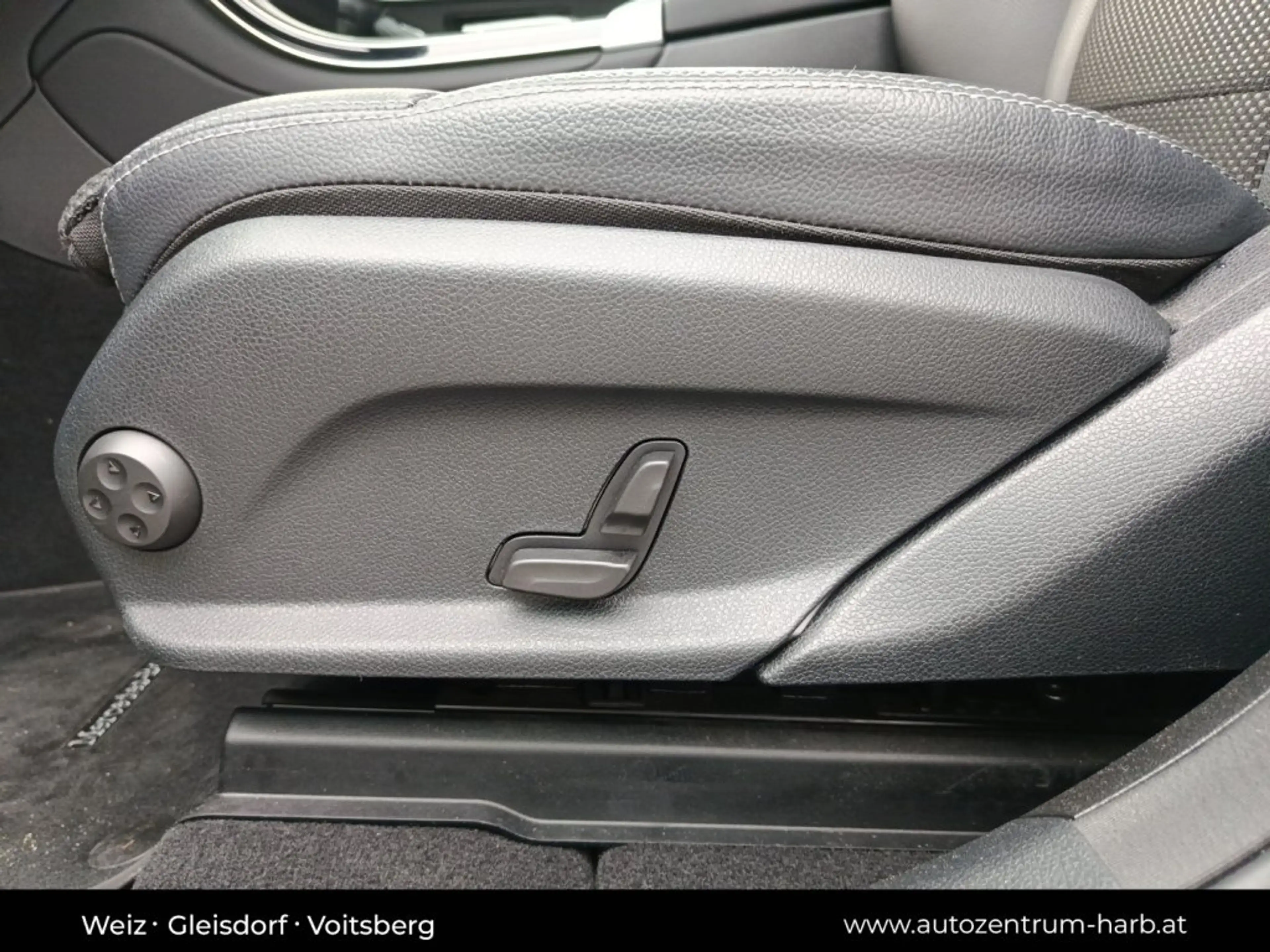 Mercedes-Benz GLC 300 de 4matic — photo 30