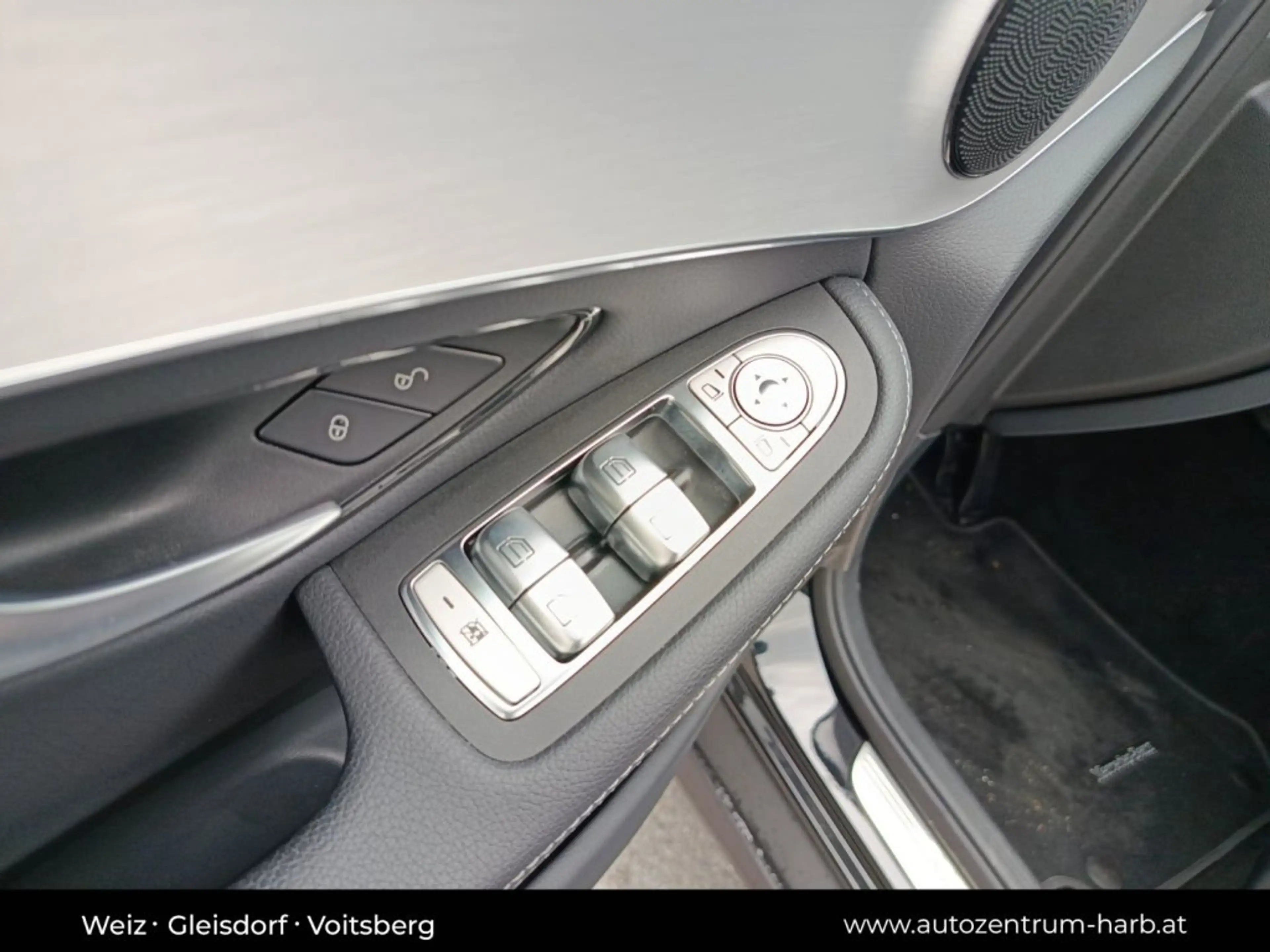 Mercedes-Benz GLC 300 de 4matic — photo 29