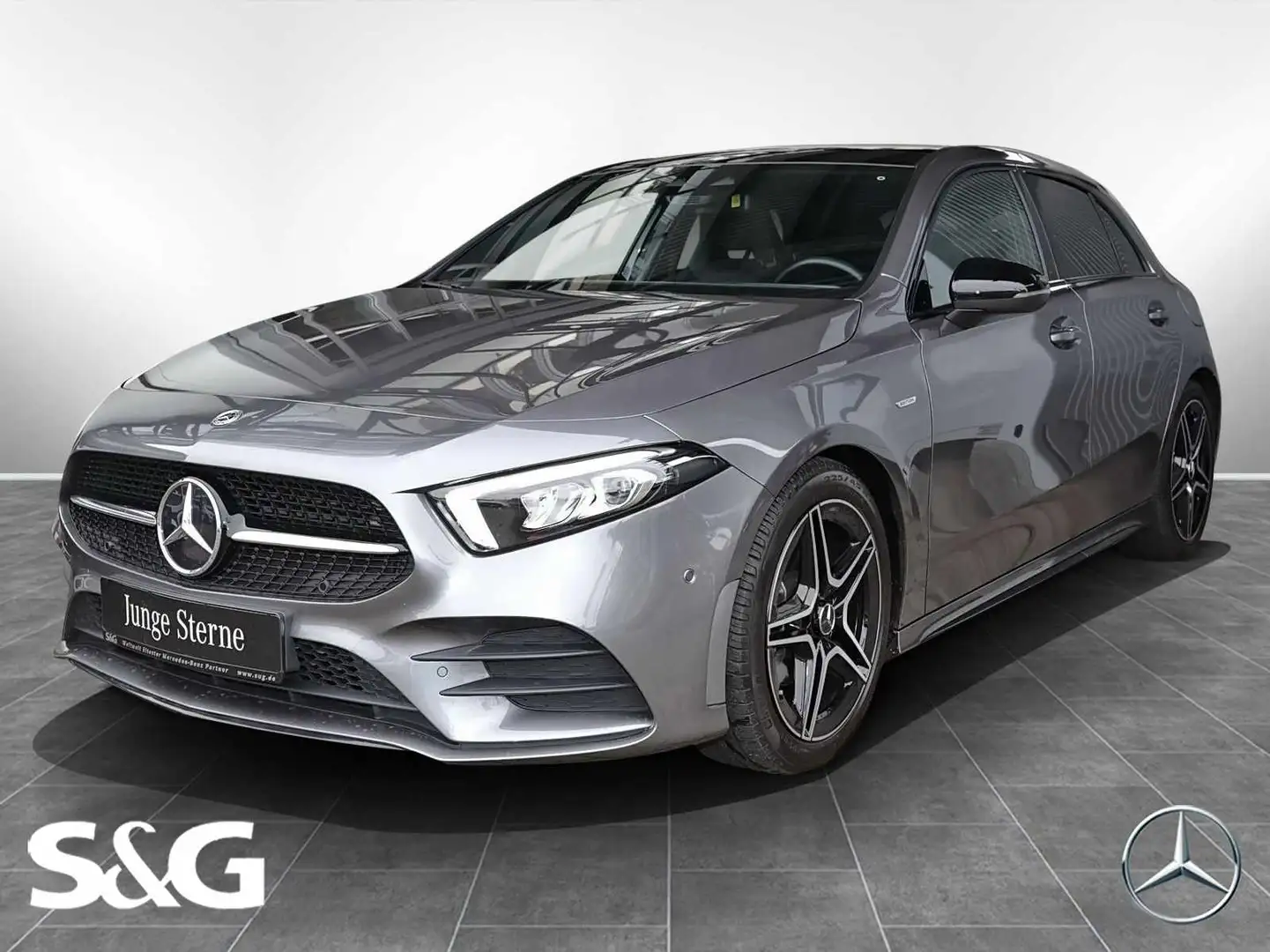 Mercedes-Benz A 180 Kompaktlimousine Edition 20 AMG PANO+LED Grey - 1