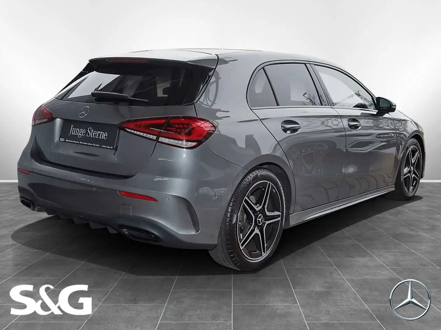 Mercedes-Benz A 180 Kompaktlimousine Edition 20 AMG PANO+LED Grey - 2