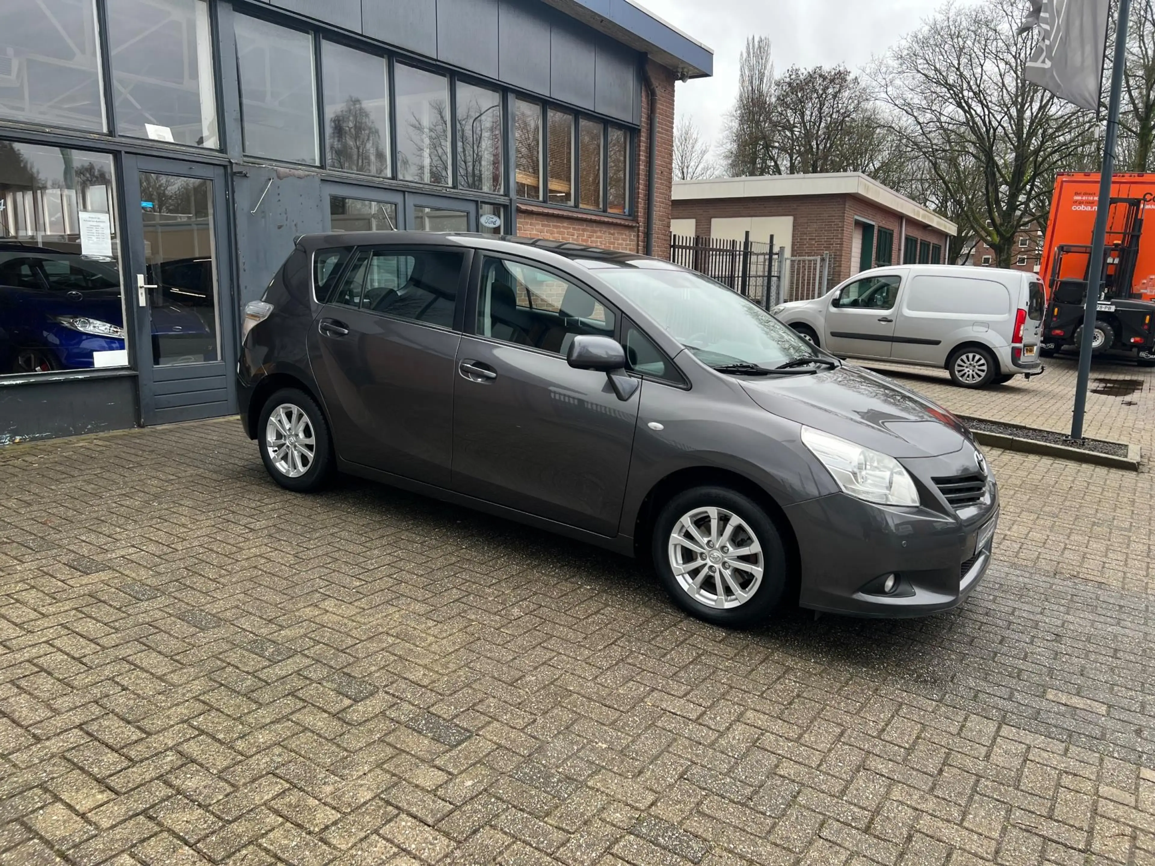 Toyota Verso 1.6 VVT-i Business, Navi, Pano, Trekhaak — photo 4