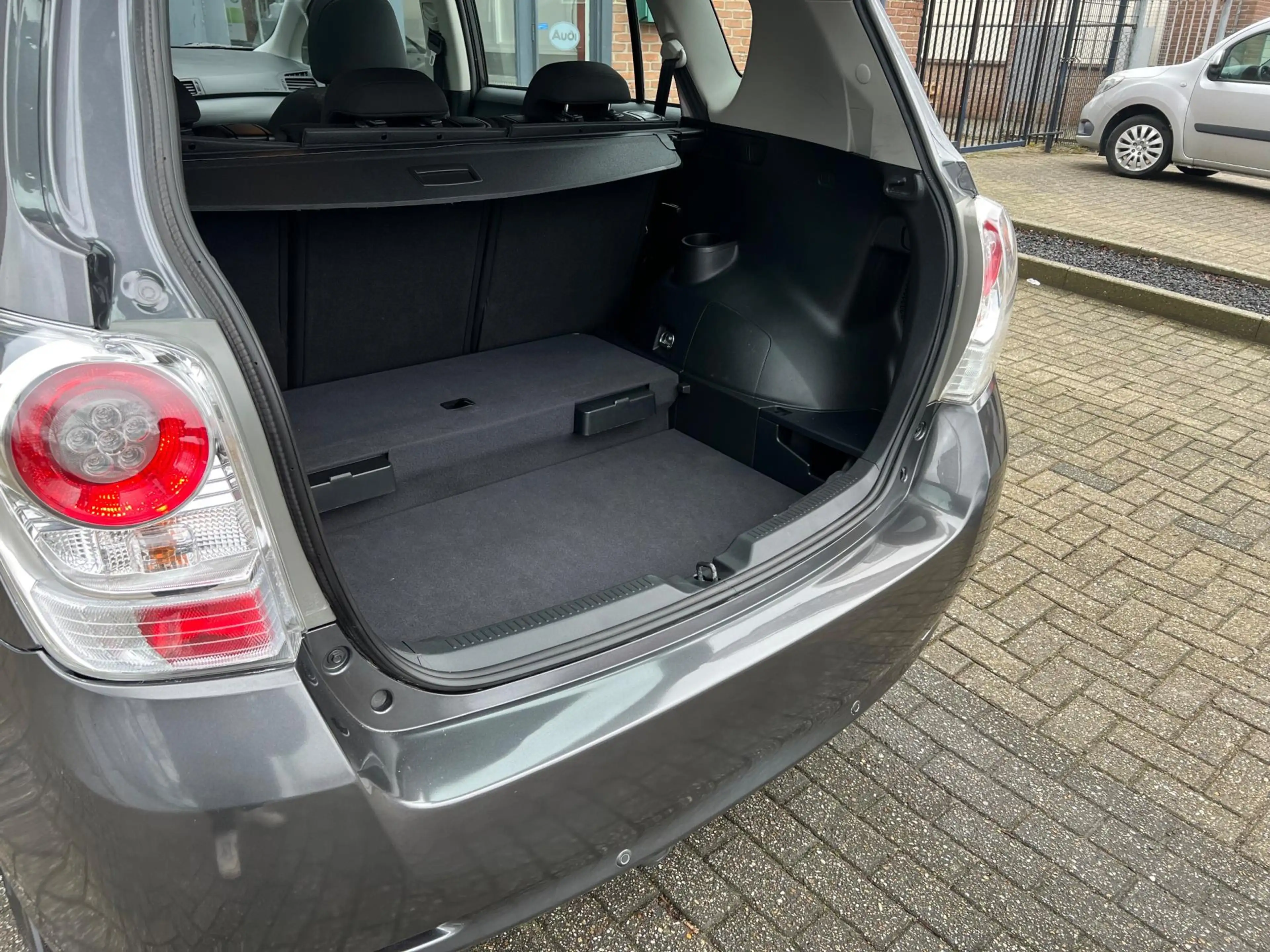 Toyota Verso 1.6 VVT-i Business, Navi, Pano, Trekhaak — photo 9
