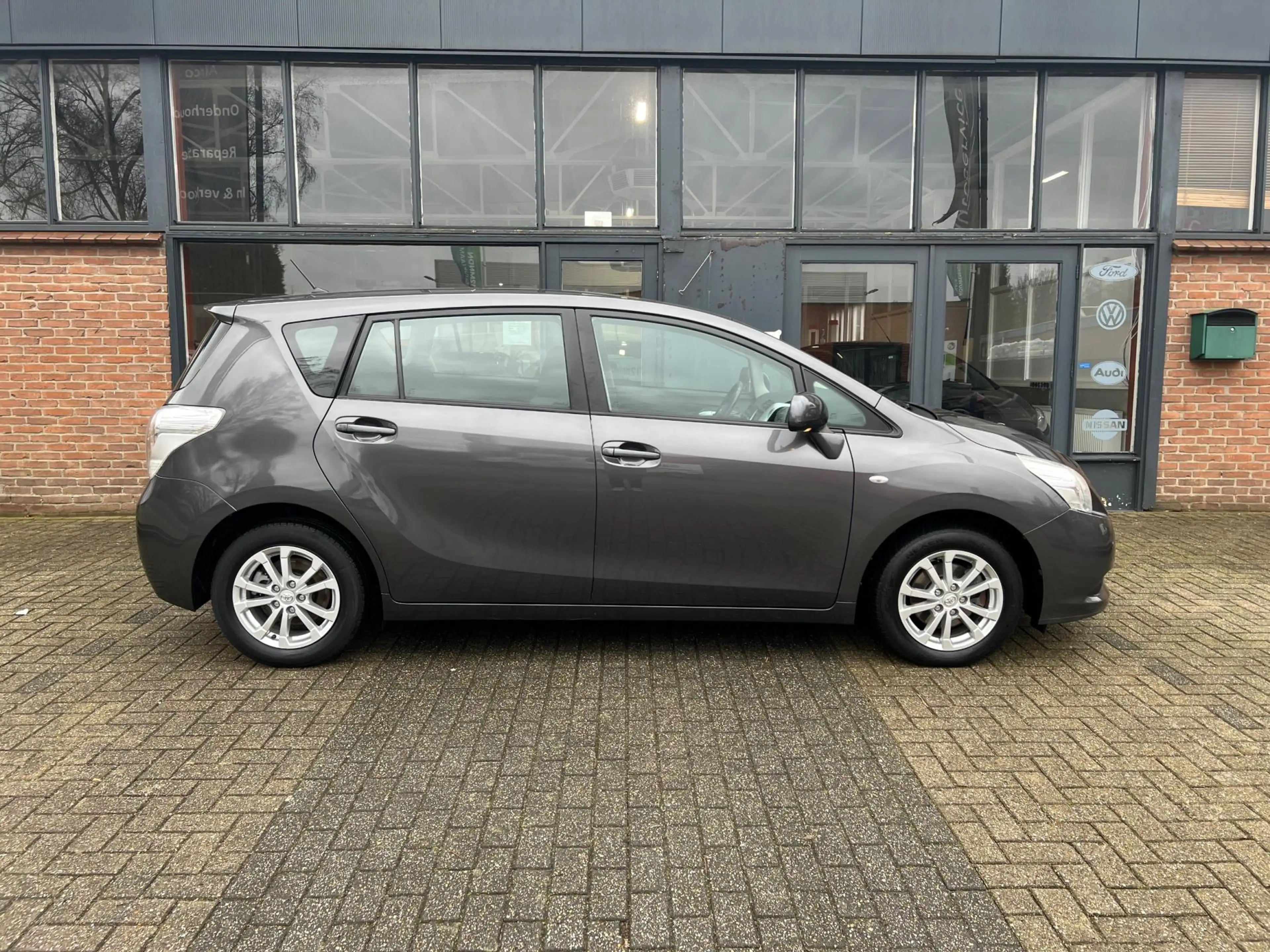 Toyota Verso 1.6 VVT-i Business, Navi, Pano, Trekhaak — photo 5
