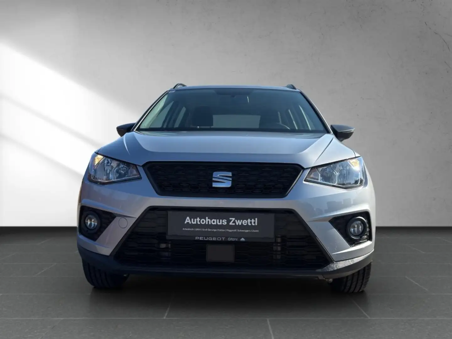 SEAT Arona 1,0 Eco TSI Reference Argintiu - 2