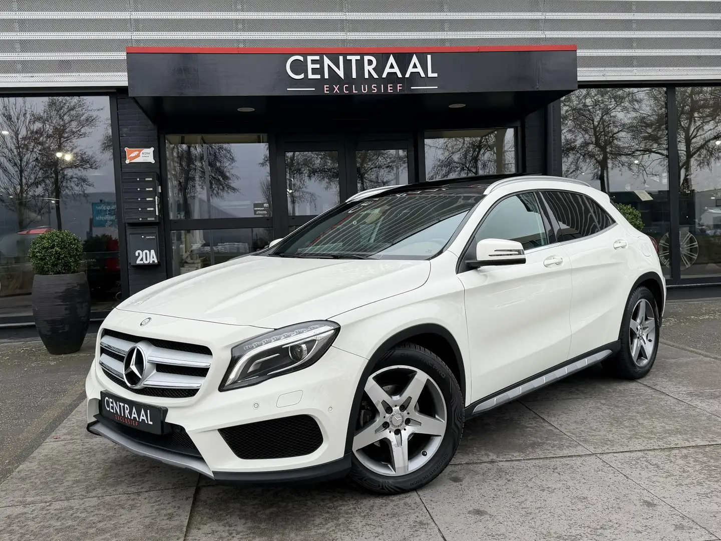 Mercedes-Benz GLA 200 Prestige AMG Leder|Pano|Xenon|Climaat.C. Weiß - 1
