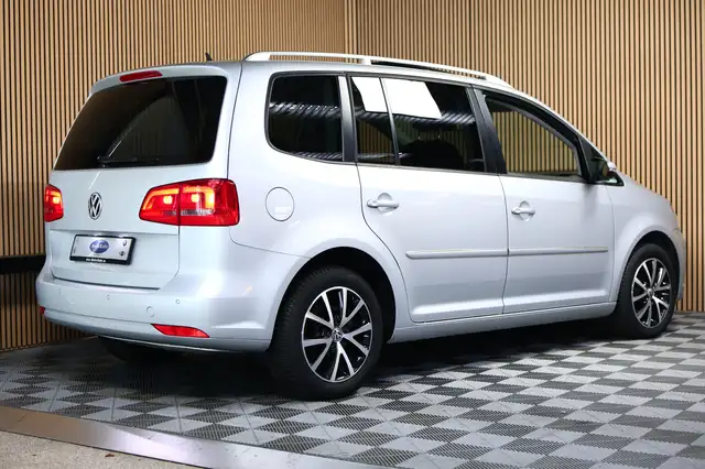 Volkswagen Touran view 6