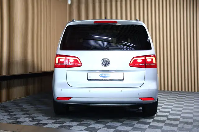 Volkswagen Touran view 8