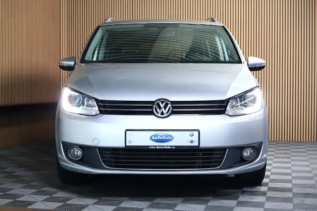 Volkswagen Touran view 9