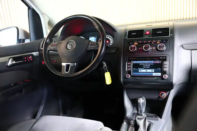 Volkswagen Touran view 2