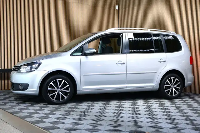 Volkswagen Touran view 11