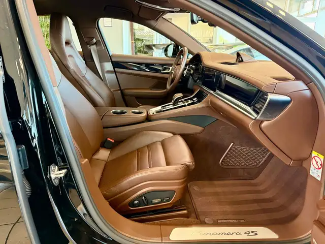 Porsche Panamera view 13