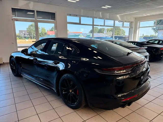 Porsche Panamera view 3