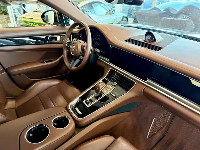 Porsche Panamera view 14