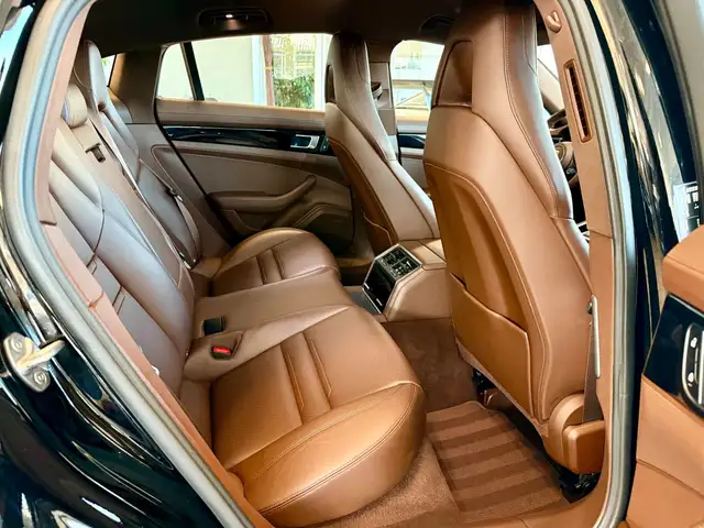 Porsche Panamera view 12
