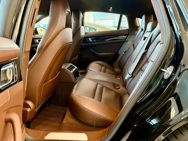 Porsche Panamera view 9
