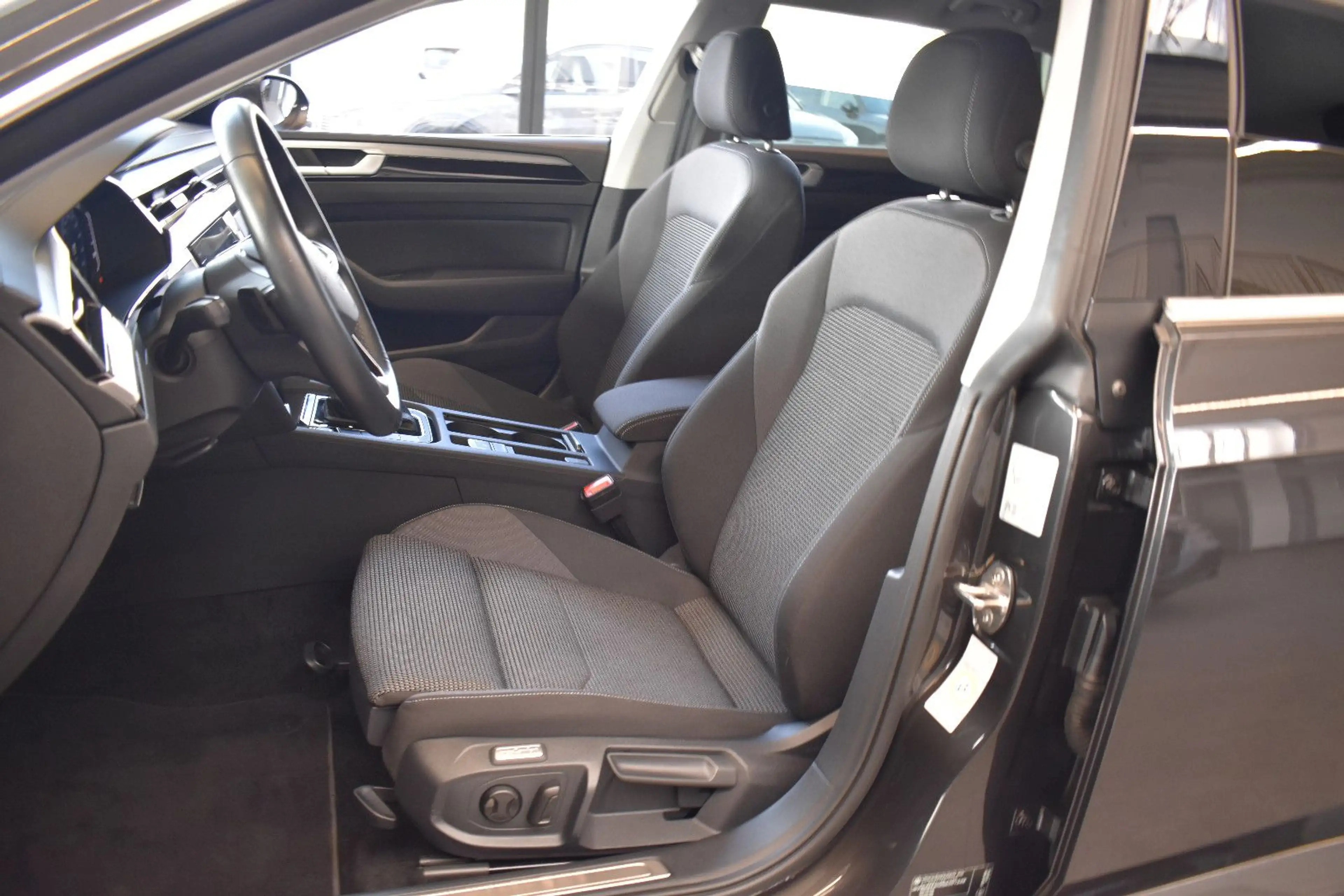 Volkswagen Arteon 2.0TDI Shooting Brake DSG LED~Virtual~ACC — photo 8
