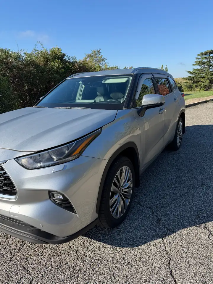 Toyota Highlander Highlander 2.5h Lounge e-cvt — photo 1 of 15