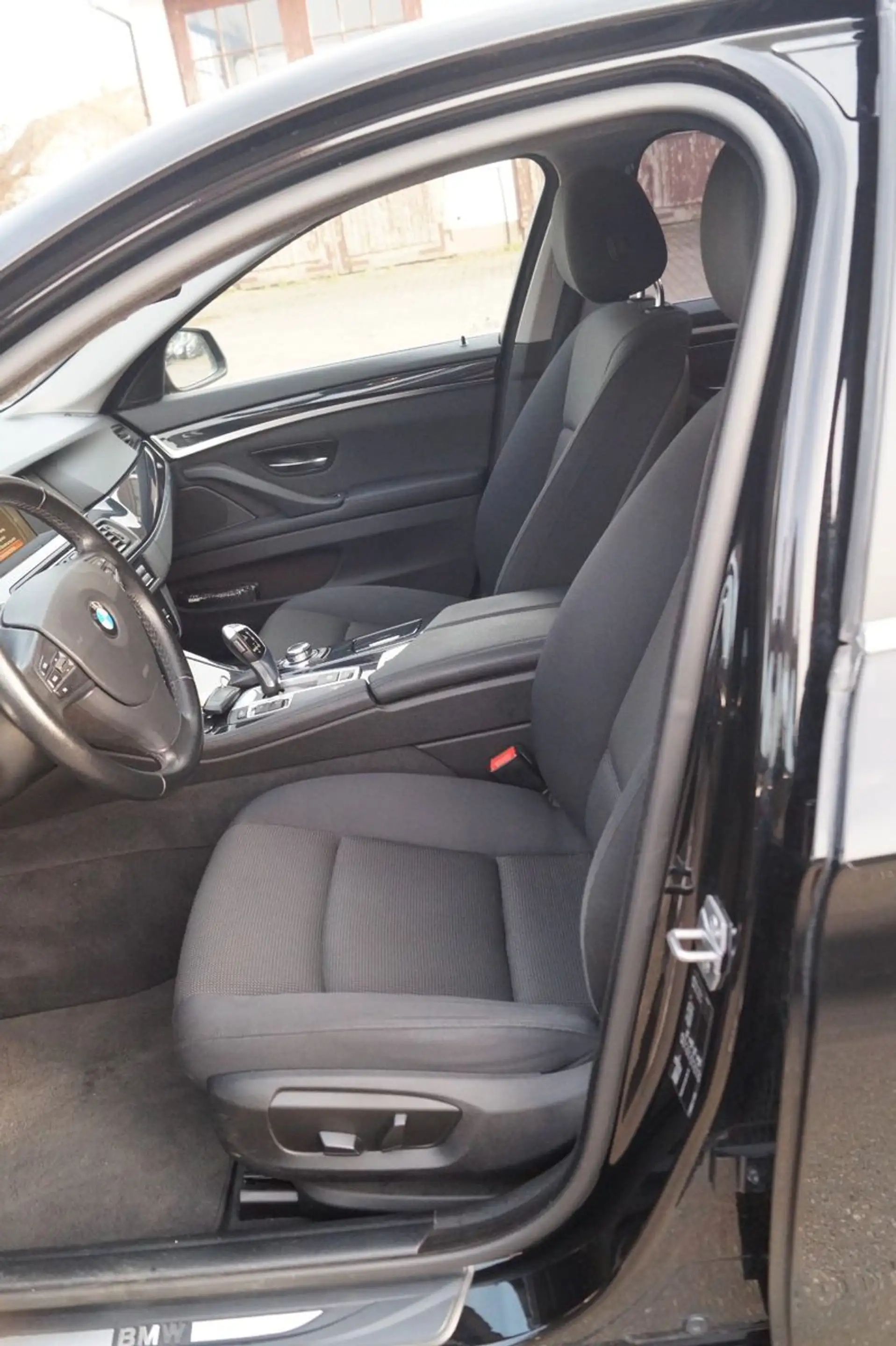 BMW 525 d Touring Aut Navi AHK PDC — photo 14
