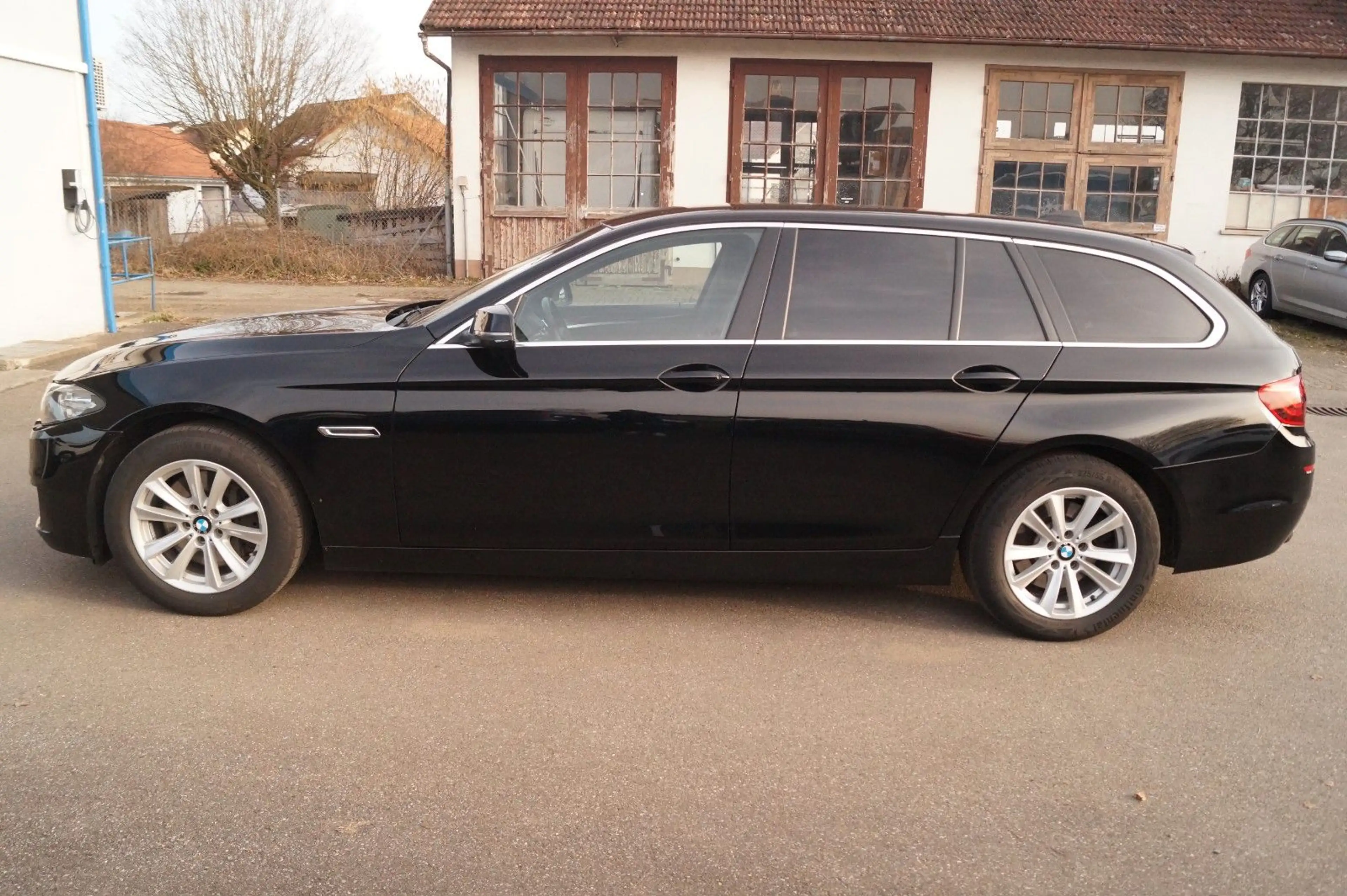 BMW 525 d Touring Aut Navi AHK PDC — photo 6