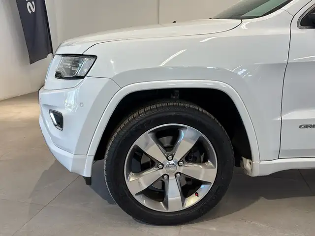 Jeep Grand Cherokee view 8